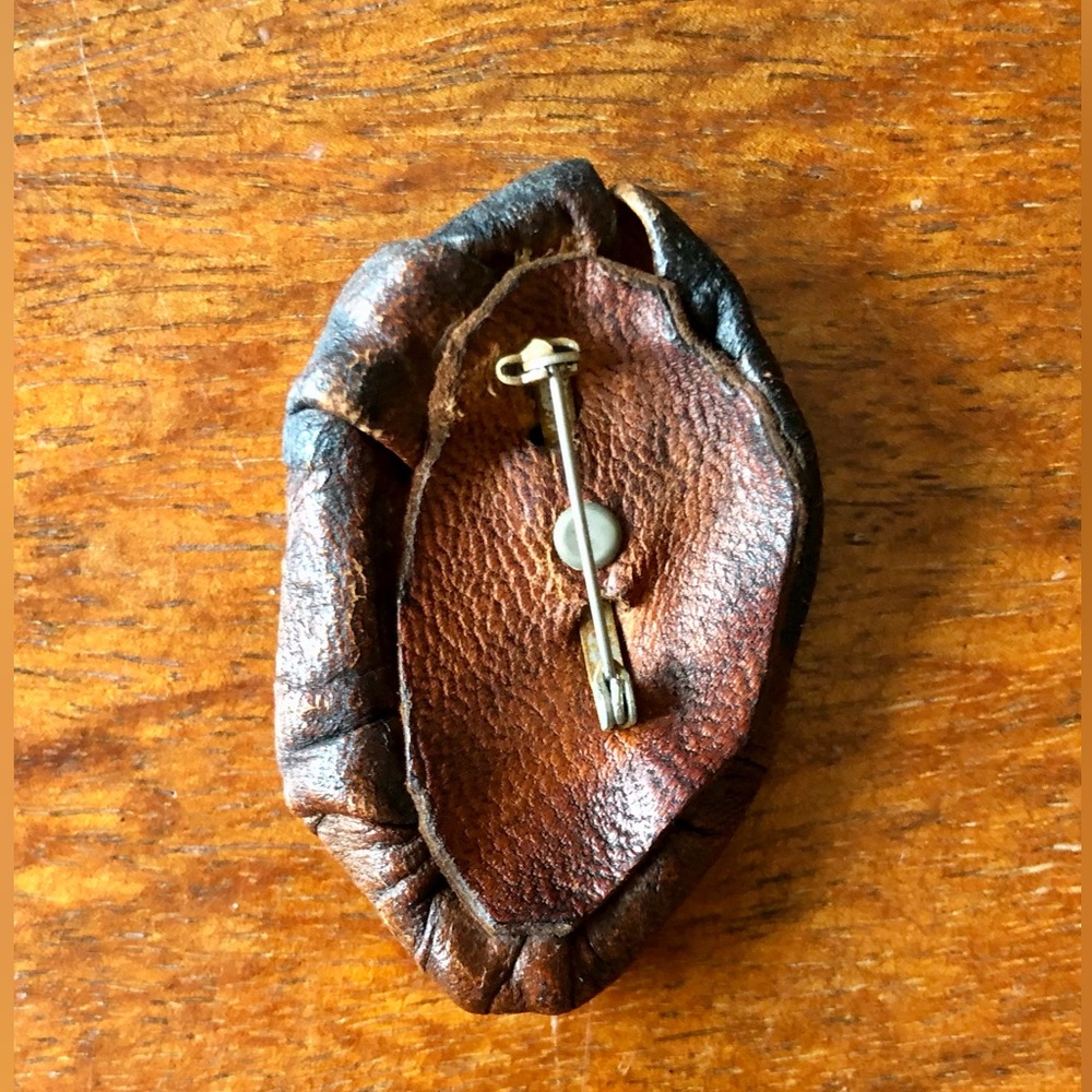 Vintage Hand Crafted Leather Smiling Face with Cap/Hat Brooch Pin - Picture 6 of 8
